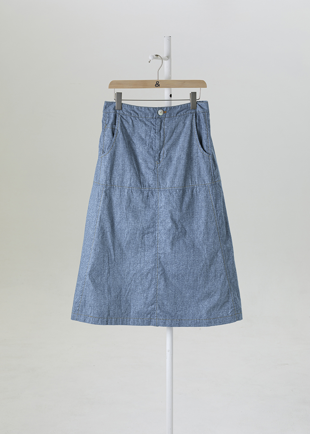 | 描線撞色 | 剪接A字長裙・輪廓丹寧棉 