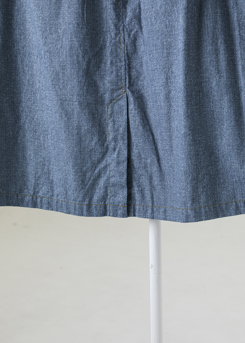 | 描線撞色 | 剪接A字長裙・輪廓丹寧棉 