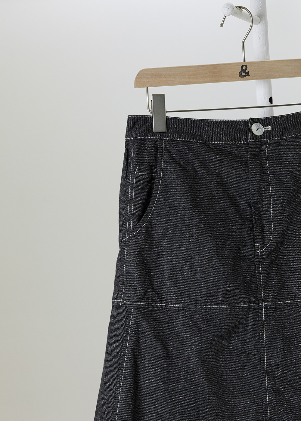 | 描線撞色 | 剪接A字長裙・輪廓丹寧棉 