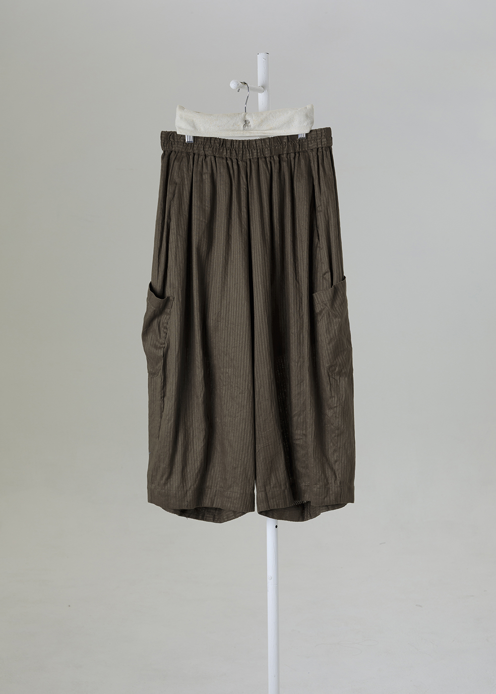 | 葉蔓光紋｜立體口袋細條紋寬褲