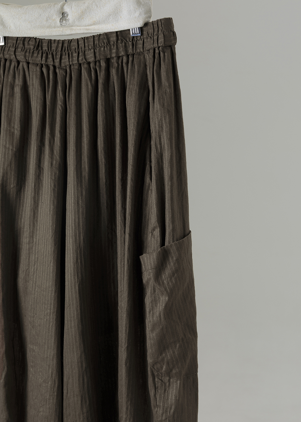 | 葉蔓光紋｜立體口袋細條紋寬褲