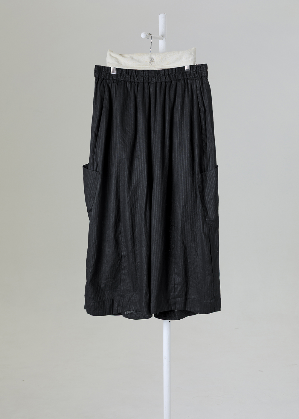 | 葉蔓光紋｜立體口袋細條紋寬褲