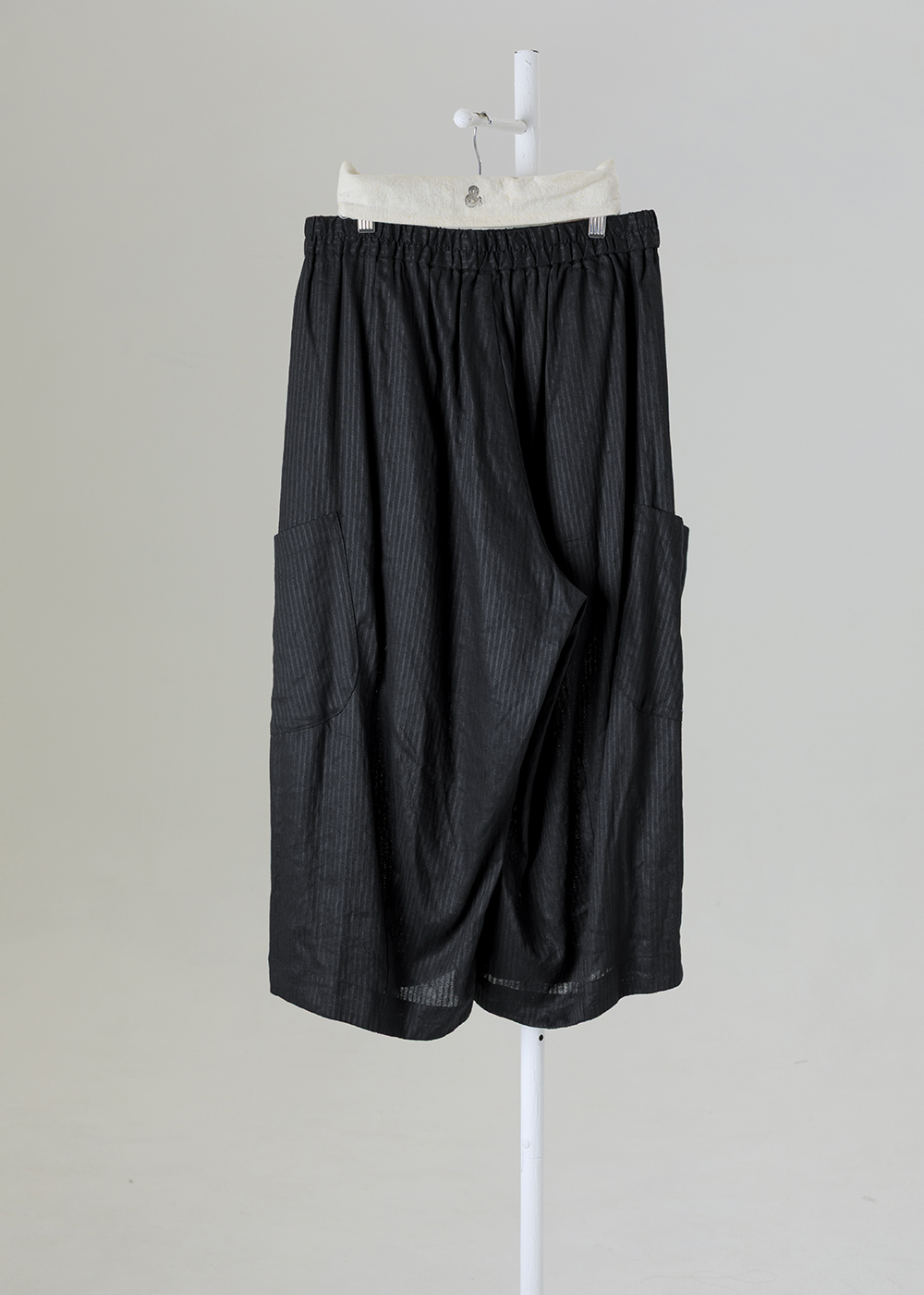 | 葉蔓光紋｜立體口袋細條紋寬褲