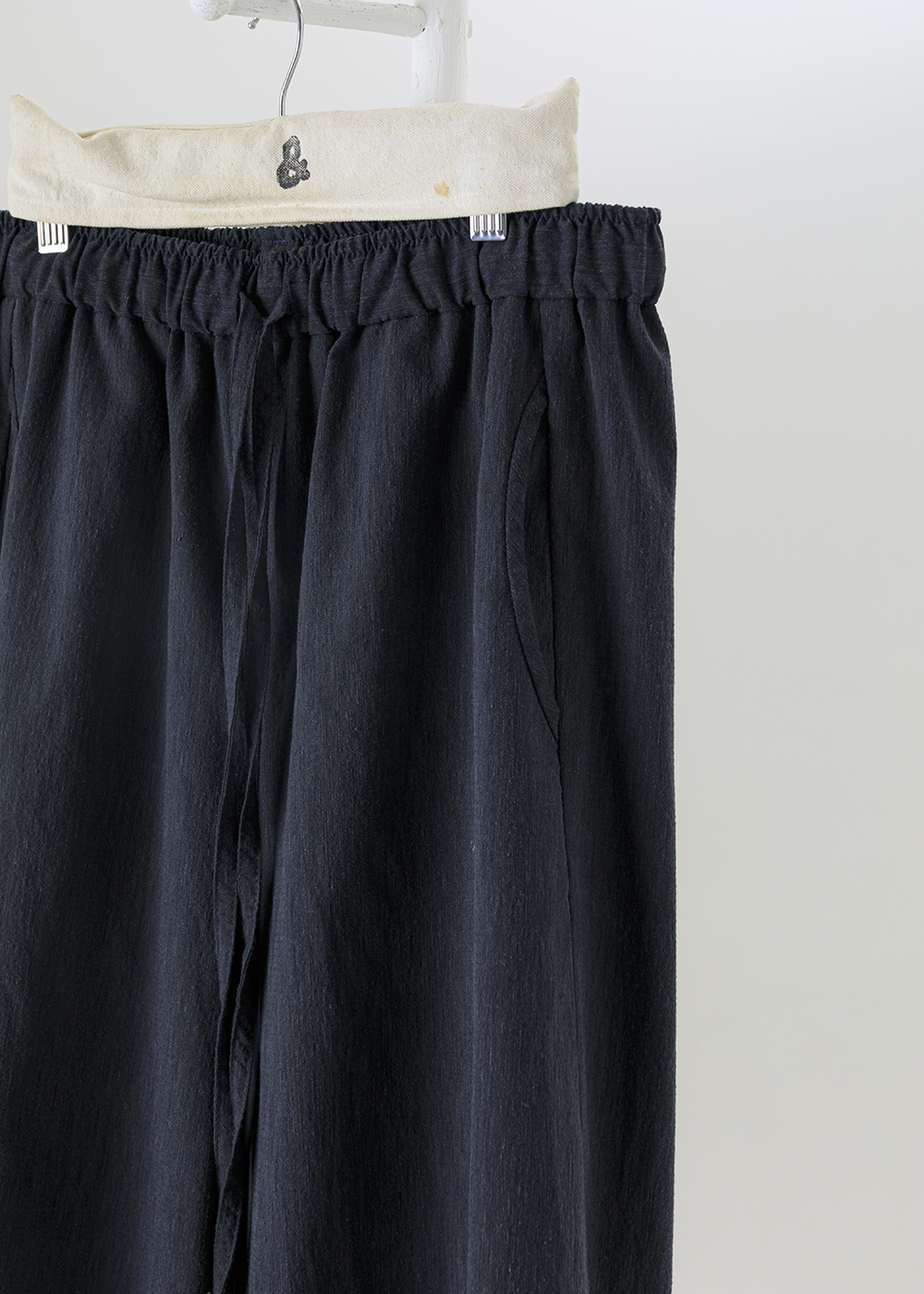 謐境下擺打褶繭型褲 