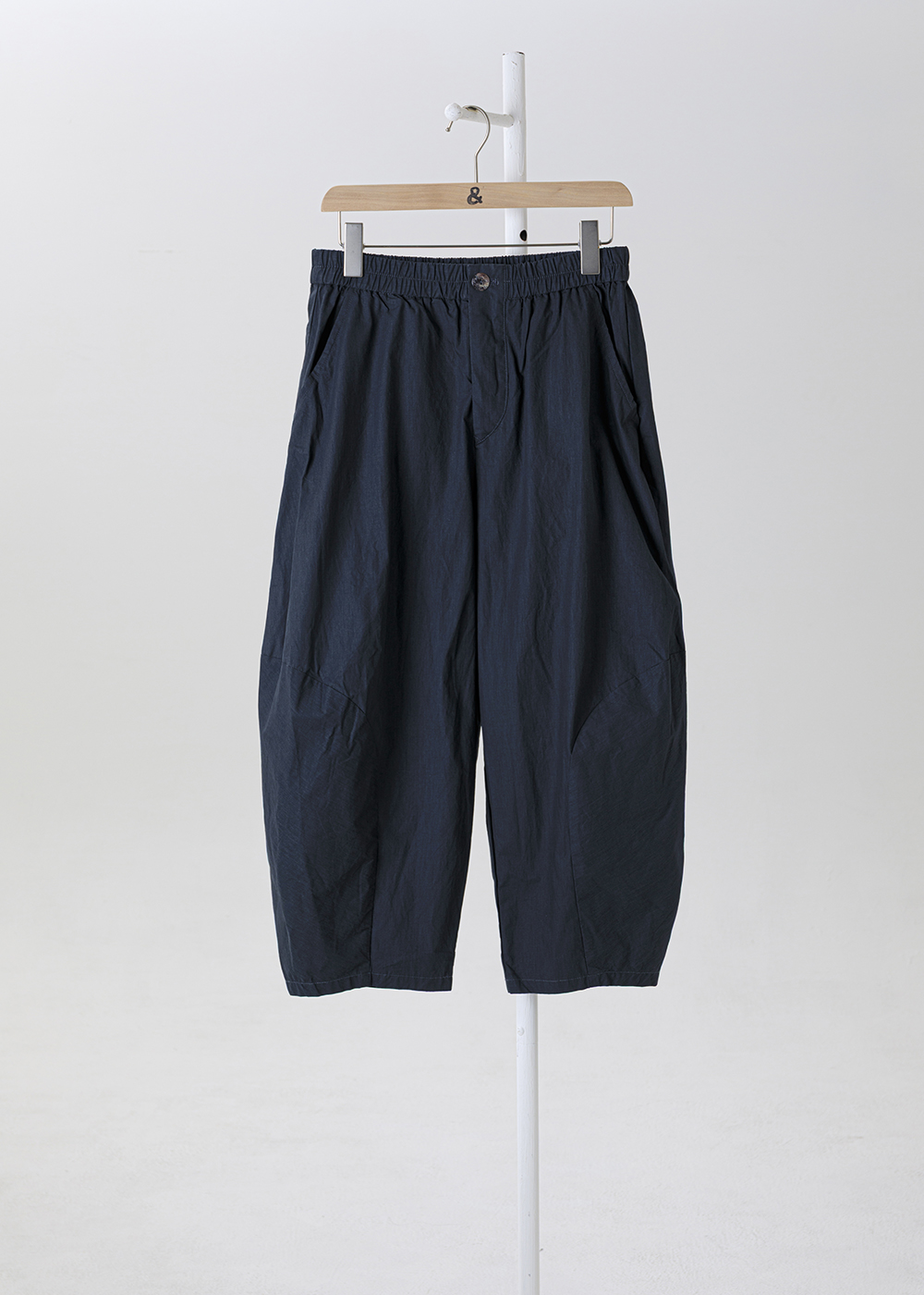 空氣浮雕繭型立體剪接褲