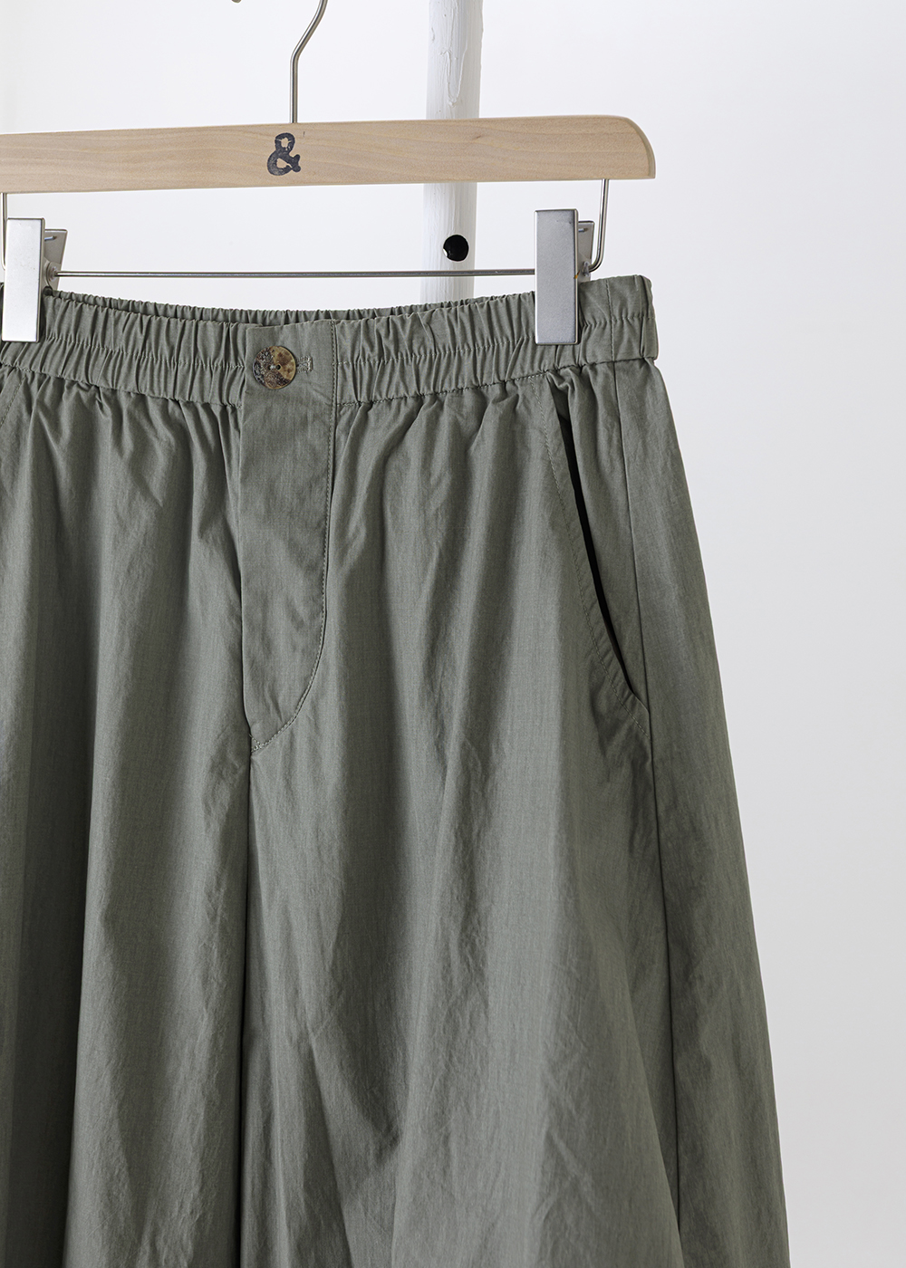 空氣浮雕繭型立體剪接褲