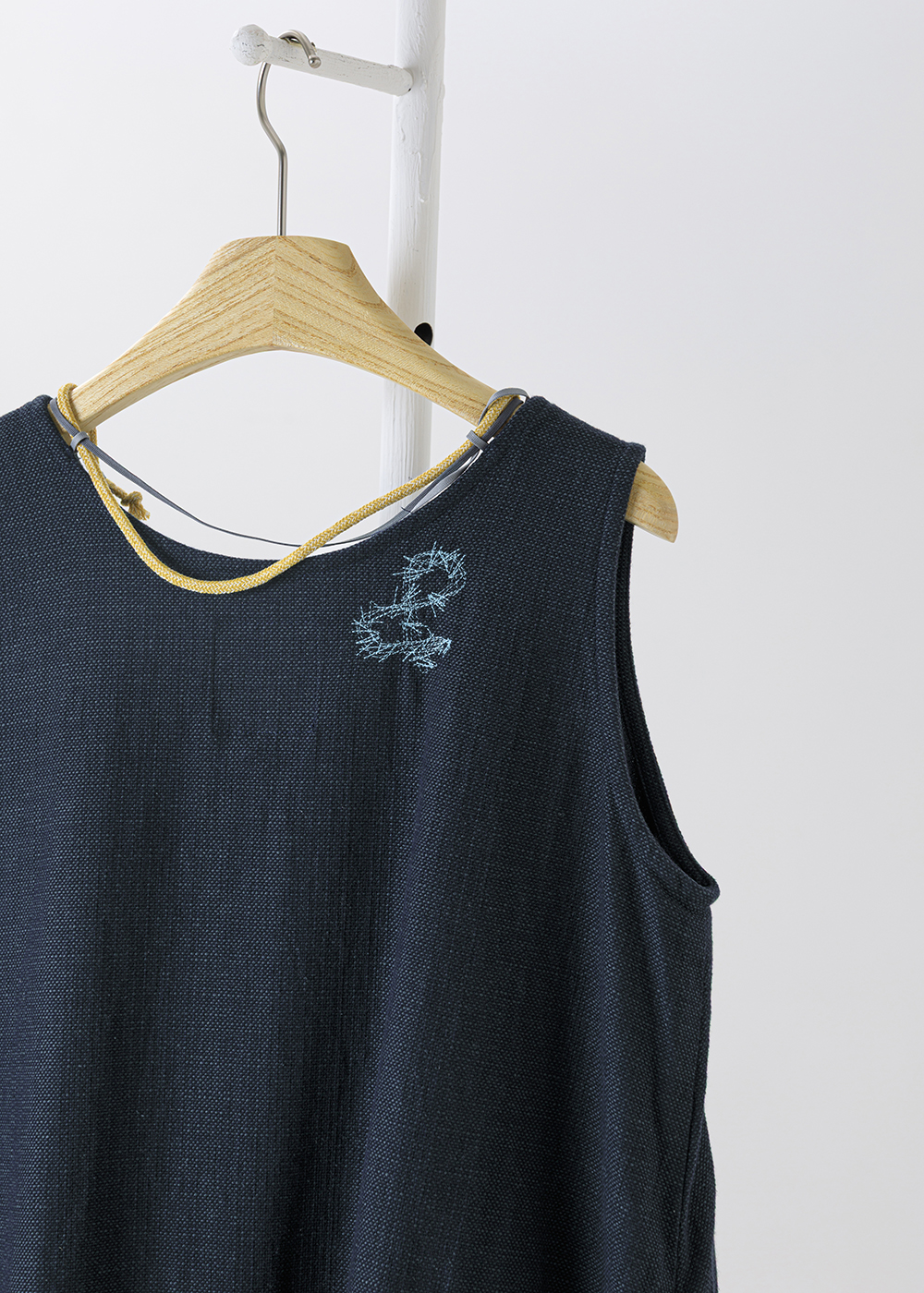 風絮撞色繫帶低腰洋裝