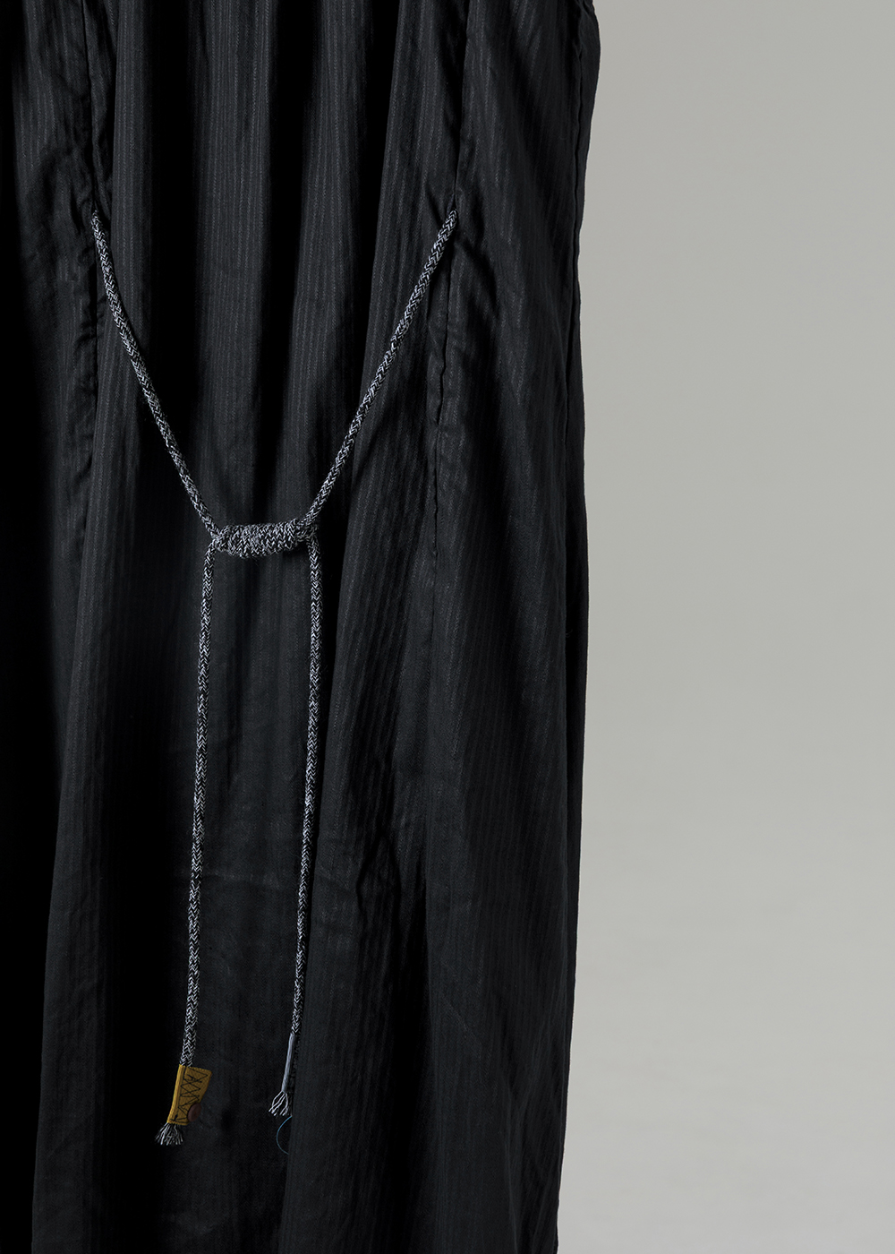 | 葉蔓光紋｜編繩縮腰長洋裝