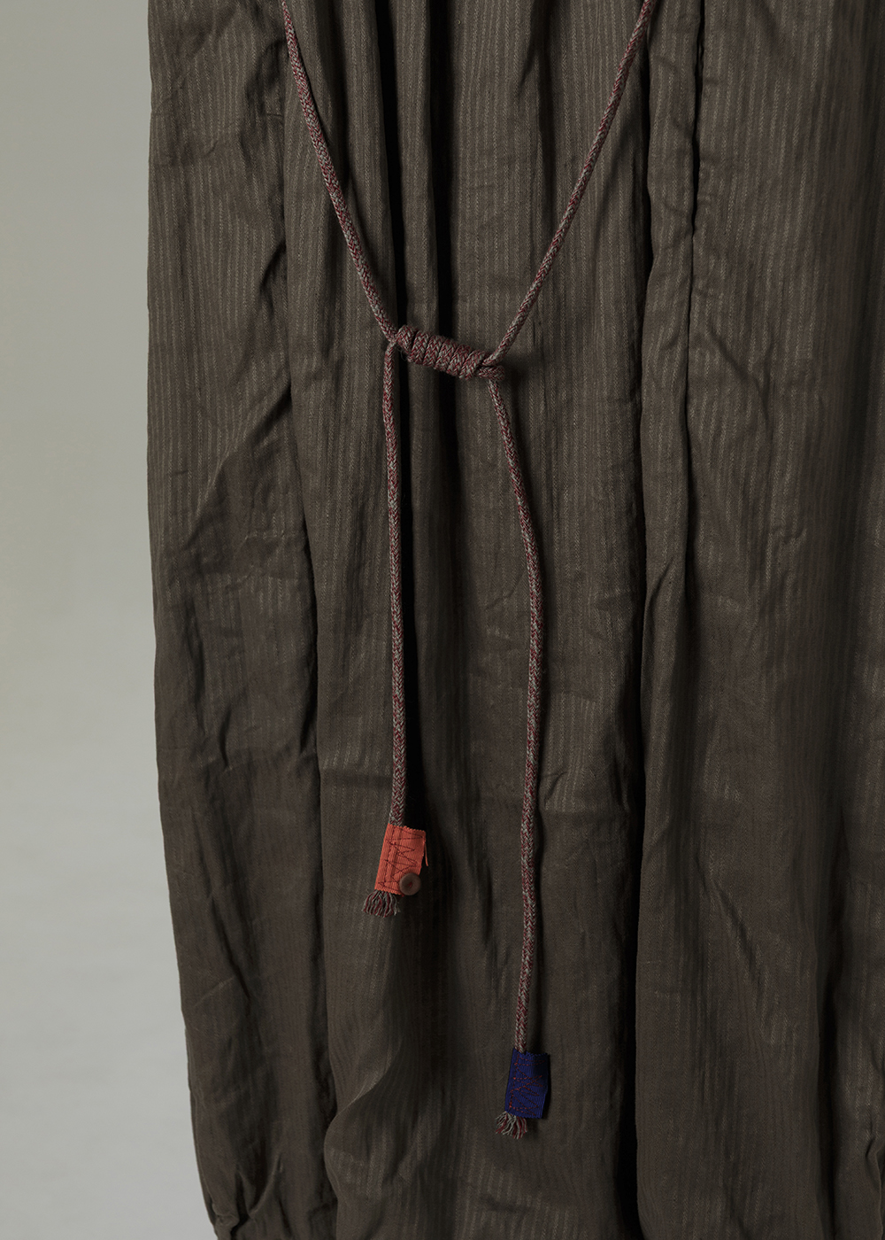 | 葉蔓光紋｜編繩縮腰長洋裝