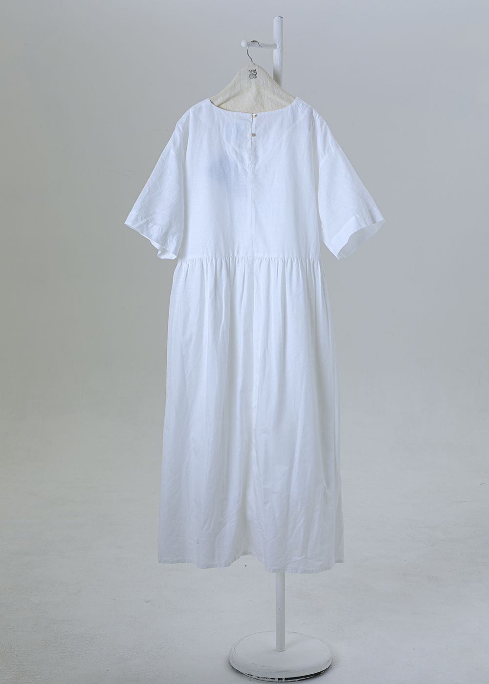 柔息空氣感不對稱綁帶洋裝