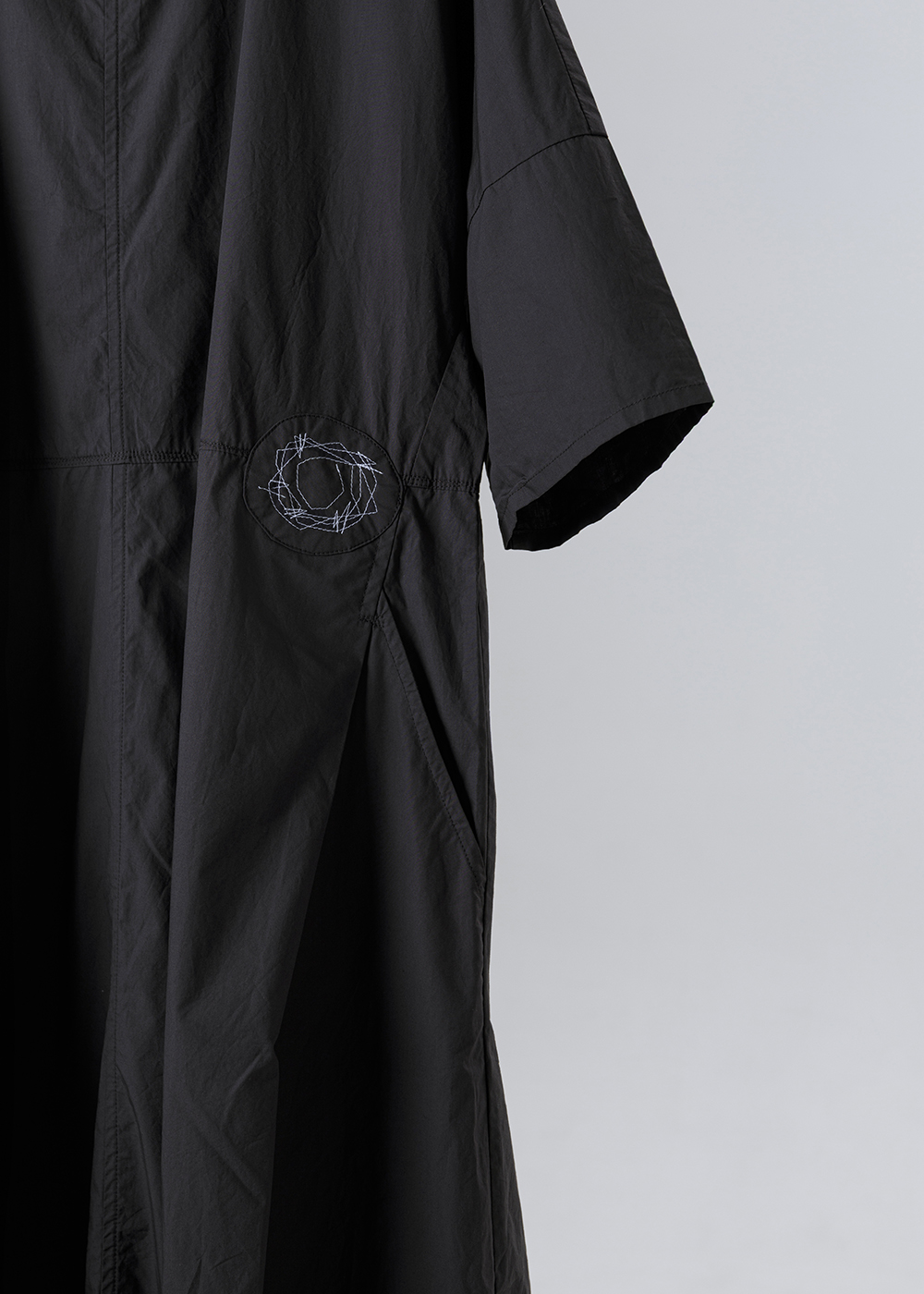 慢活捲袖圓領皺感洋裝