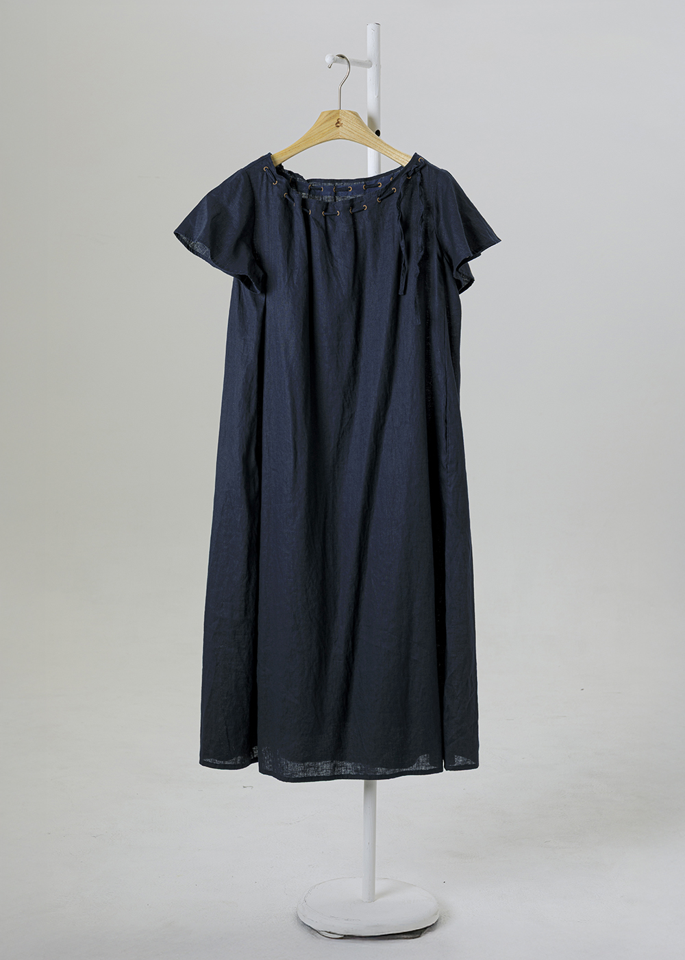 |沁風麻織 |微瀾穿繩領亞麻洋裝