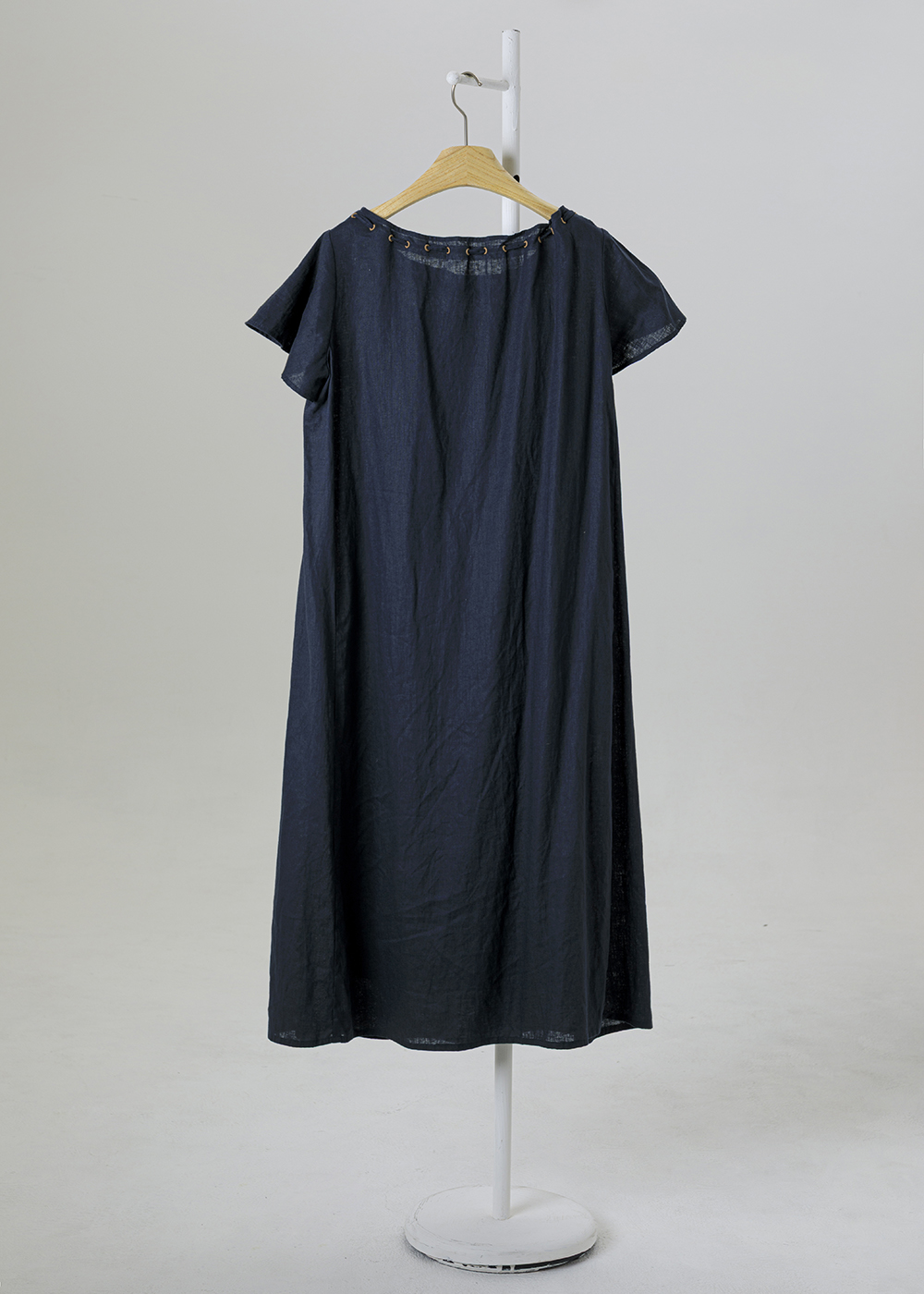 |沁風麻織 |微瀾穿繩領亞麻洋裝