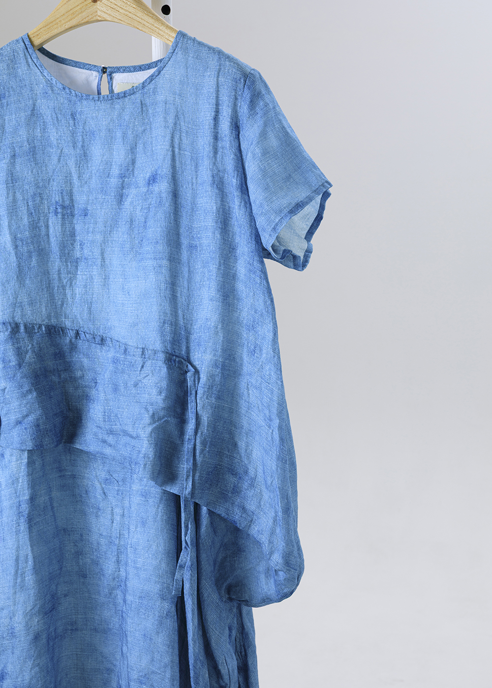 |苧麻微涼|流光肌理解構層次洋裝