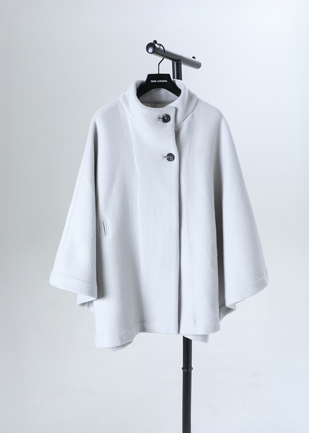 立領雙釦結構斗篷外套