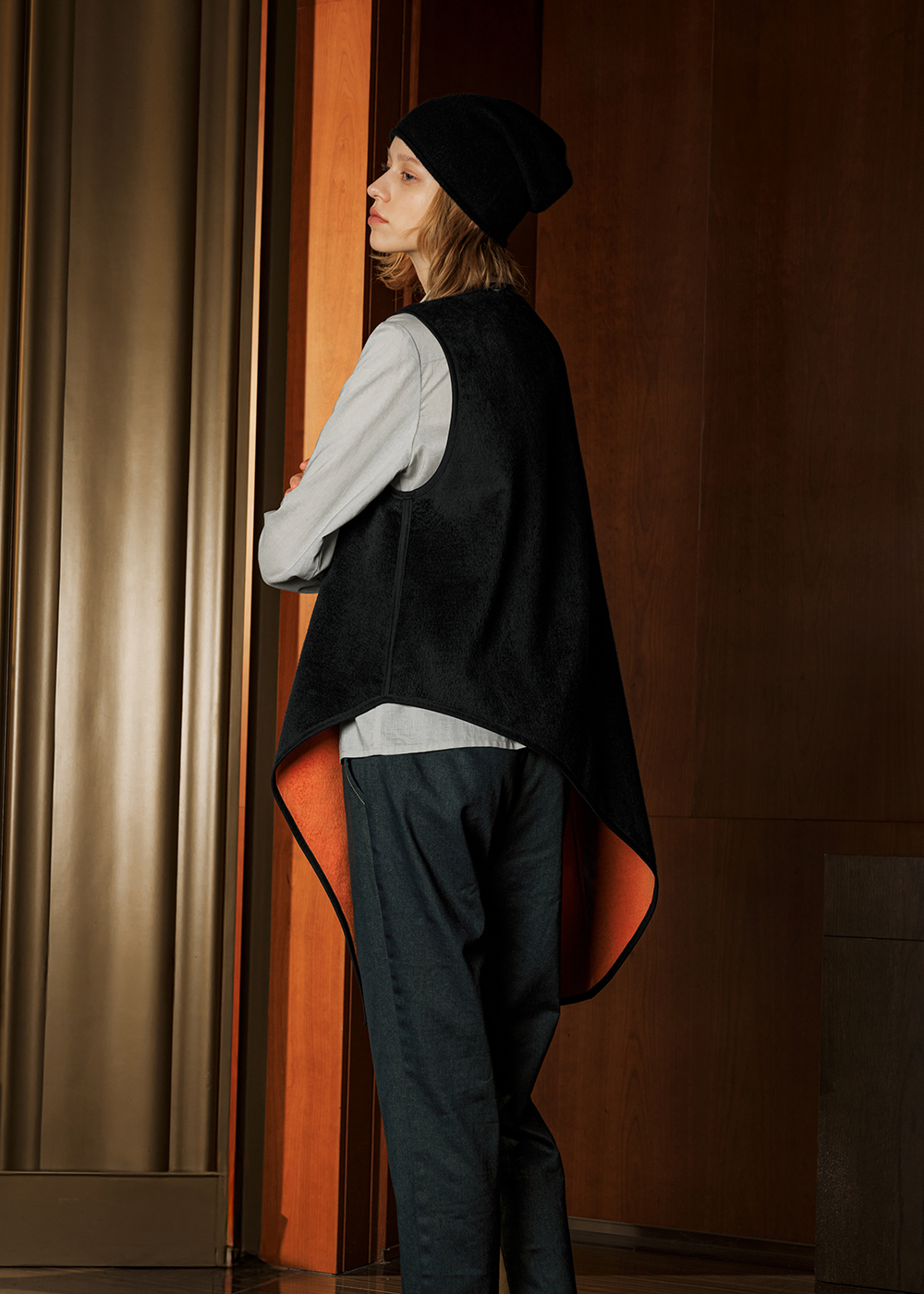 絨感斜襟不對稱長背心