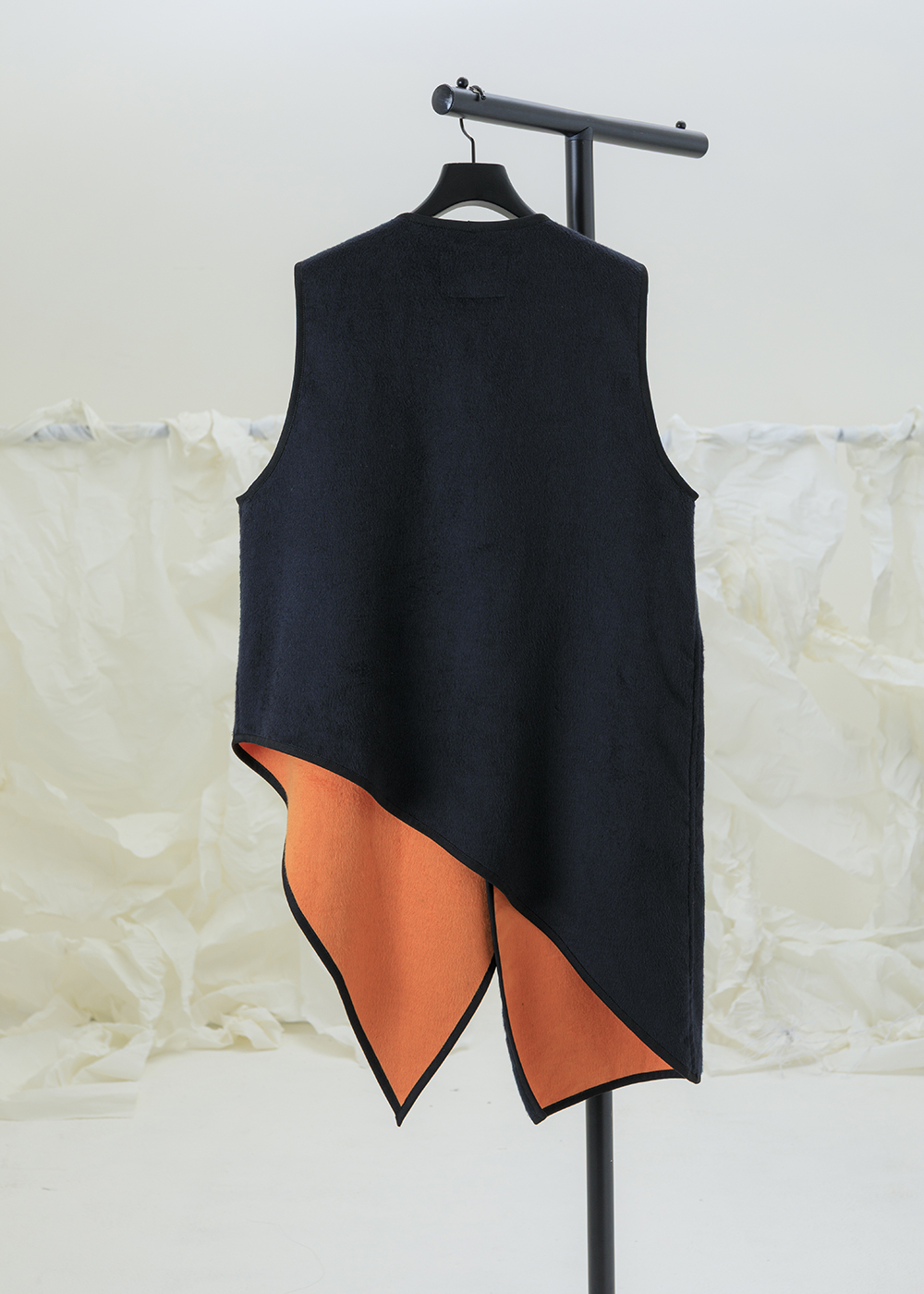 絨感斜襟不對稱長背心