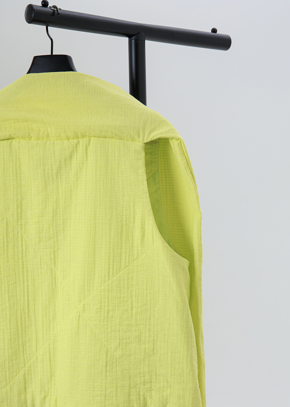 假袖綁帶鋪棉背心