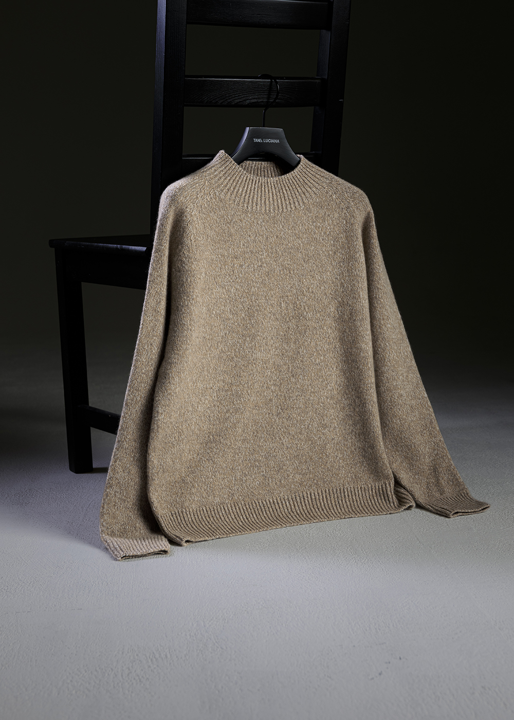 緩光高領羊絨針織上衣