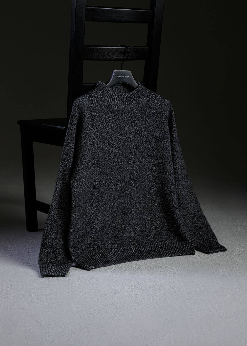 緩光高領羊絨針織上衣