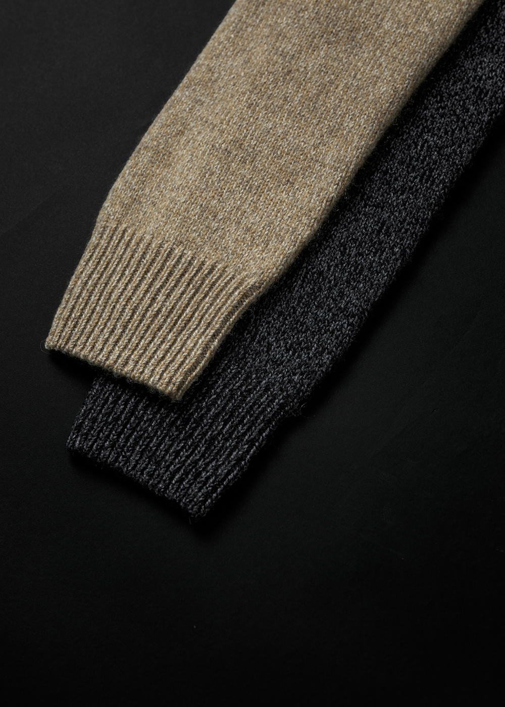 緩光高領羊絨針織上衣