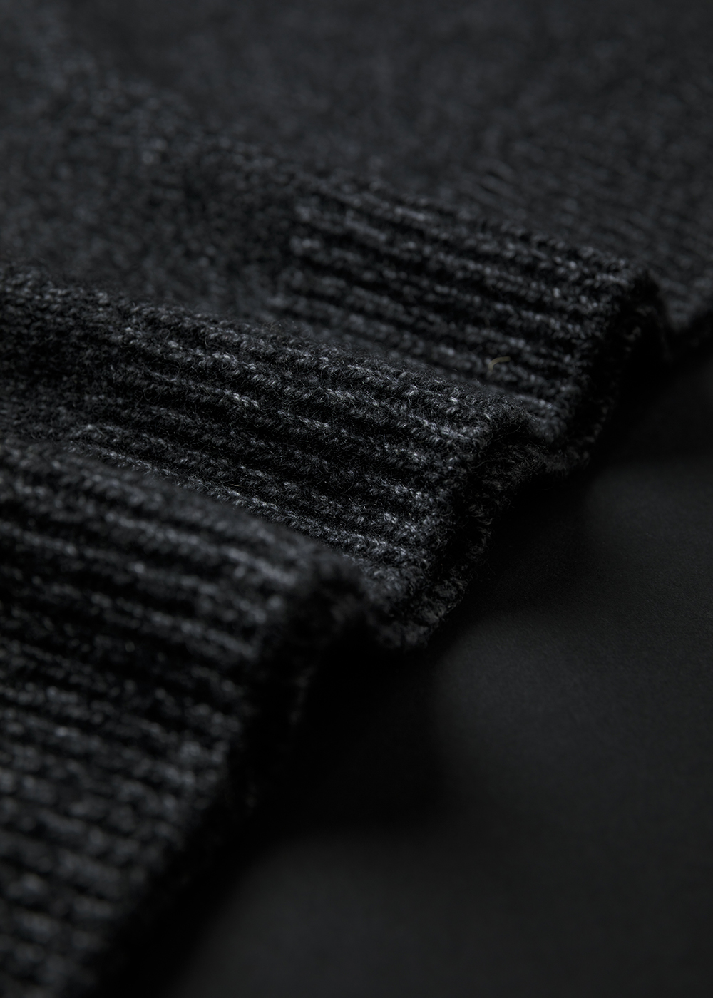 緩光高領羊絨針織上衣