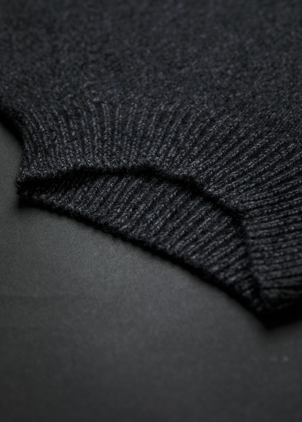 緩光高領羊絨針織上衣