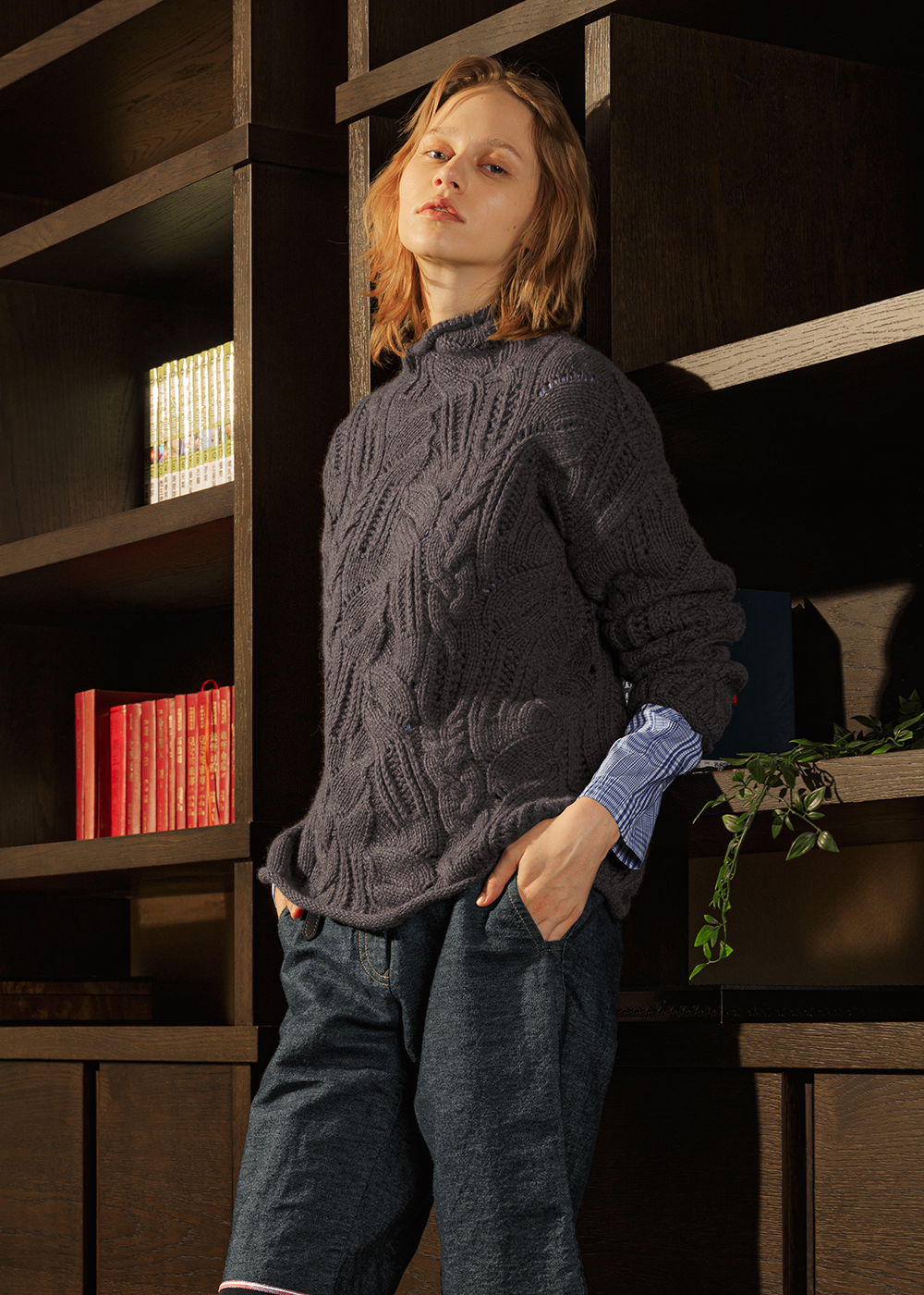 層葉鏤空針織上衣