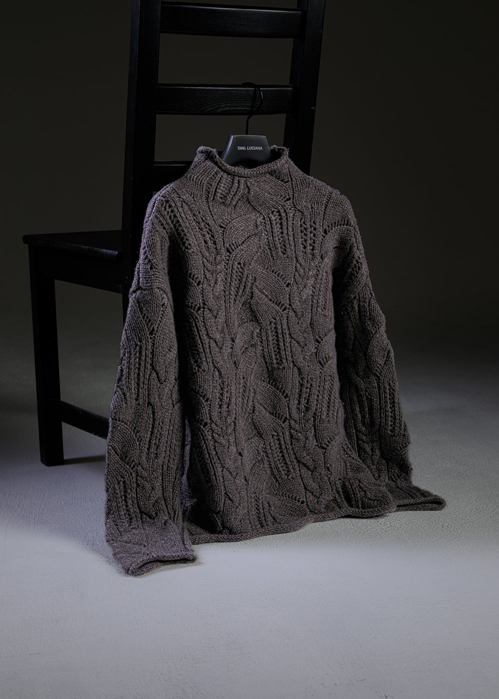 層葉鏤空針織上衣