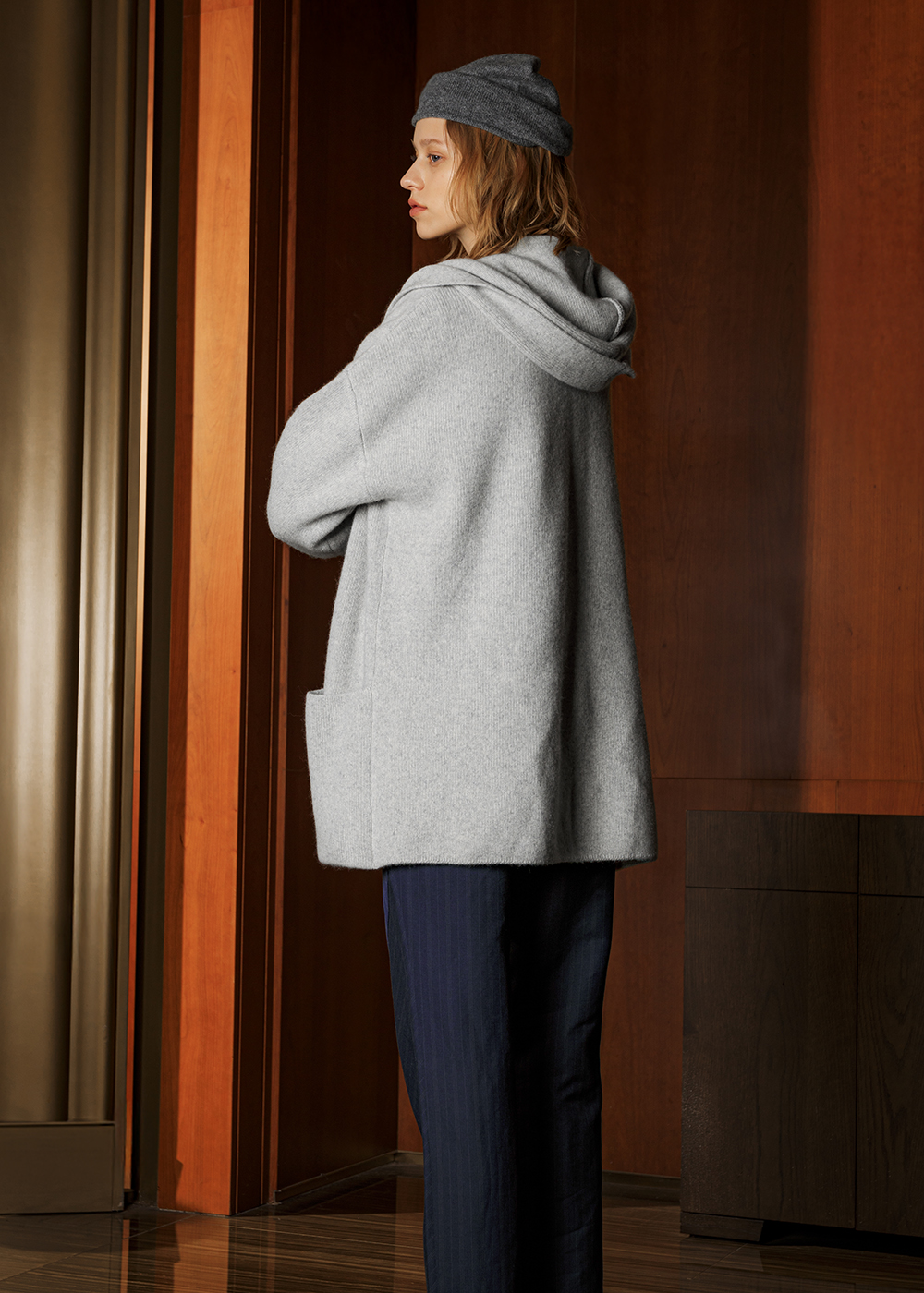 灰霧大翻領落肩羊毛外套