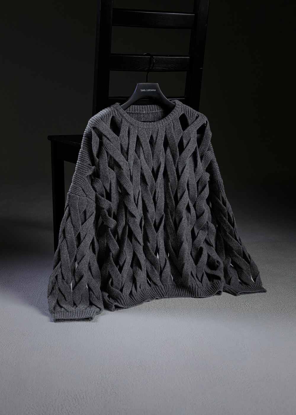 霧編交錯鏤空針織上衣