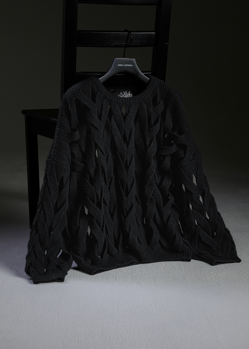 霧編交錯鏤空針織上衣