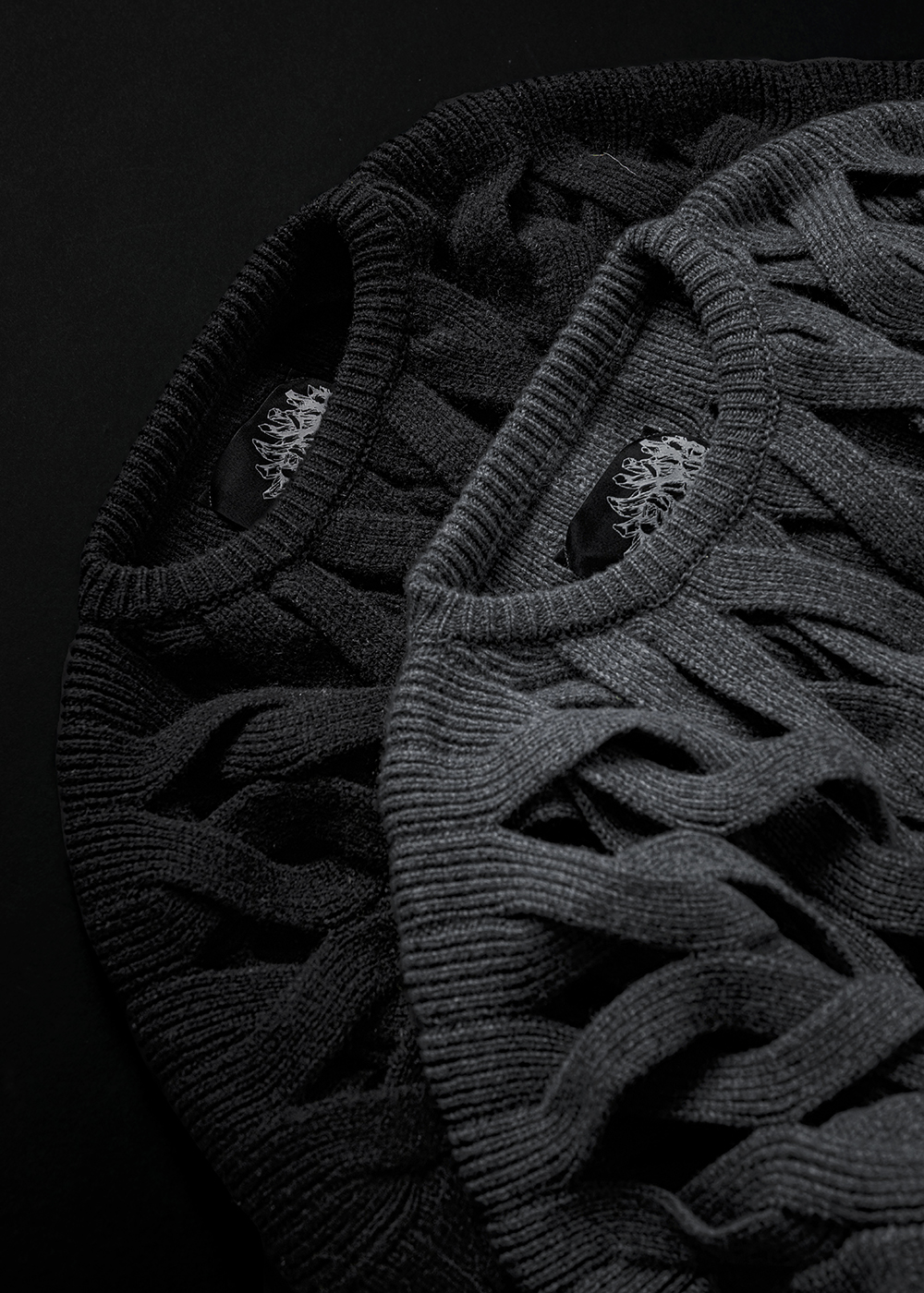 霧編交錯鏤空針織上衣