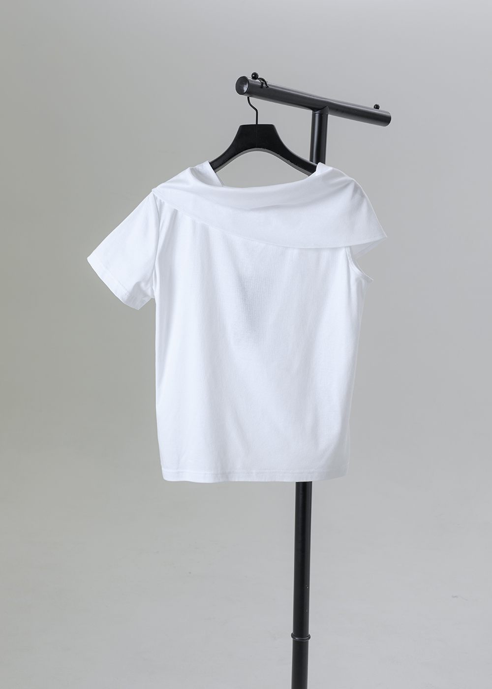 靜流垂墜領短袖上衣