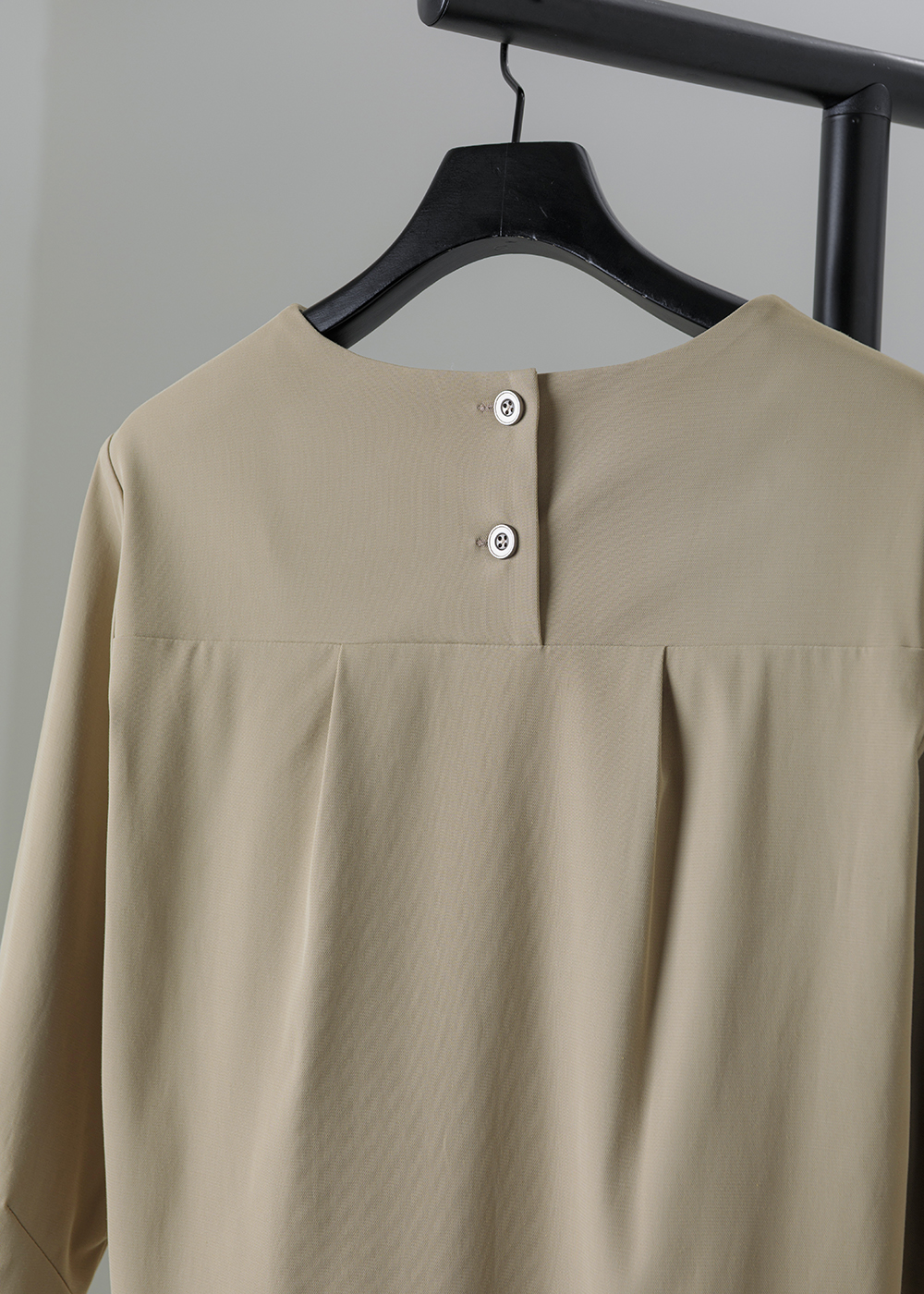 Three quarter sleeve top