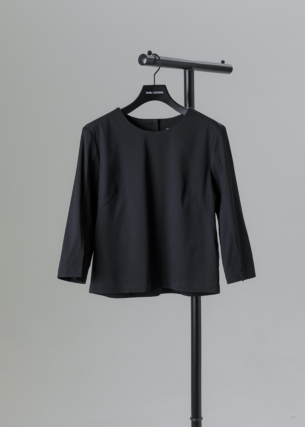 Three quarter sleeve top