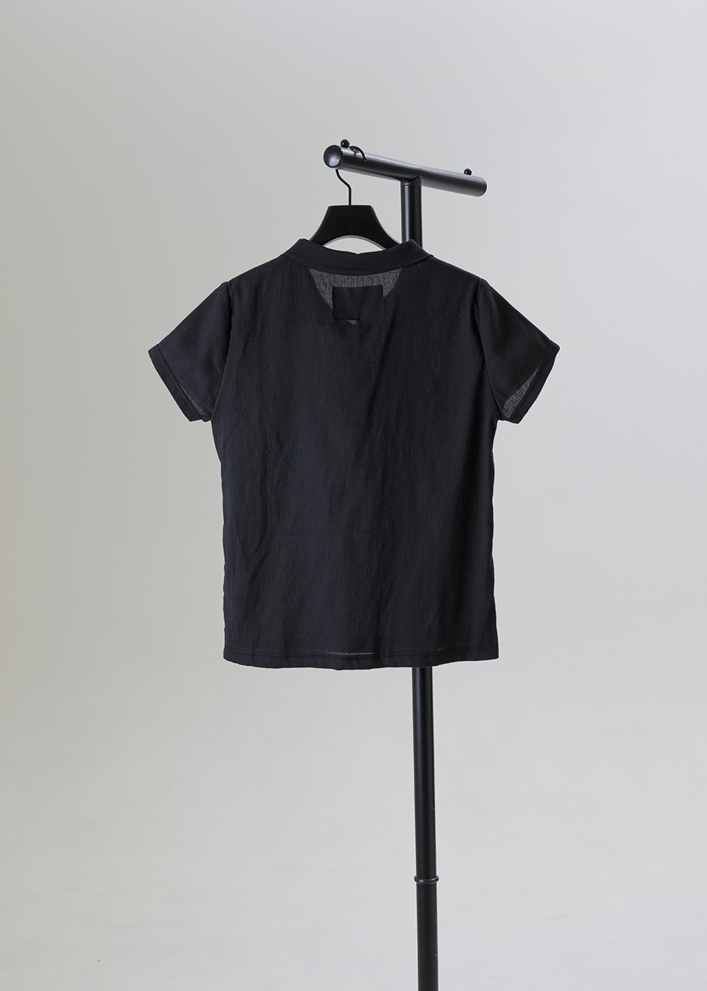 潛序極簡排釦結構短袖上衣