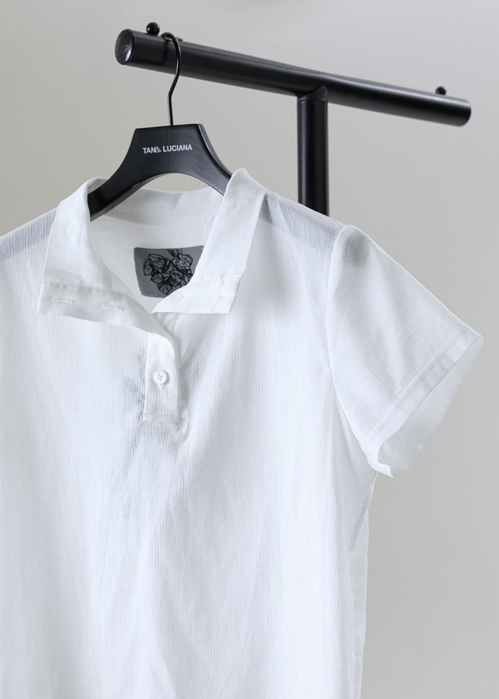 潛序極簡排釦結構短袖上衣