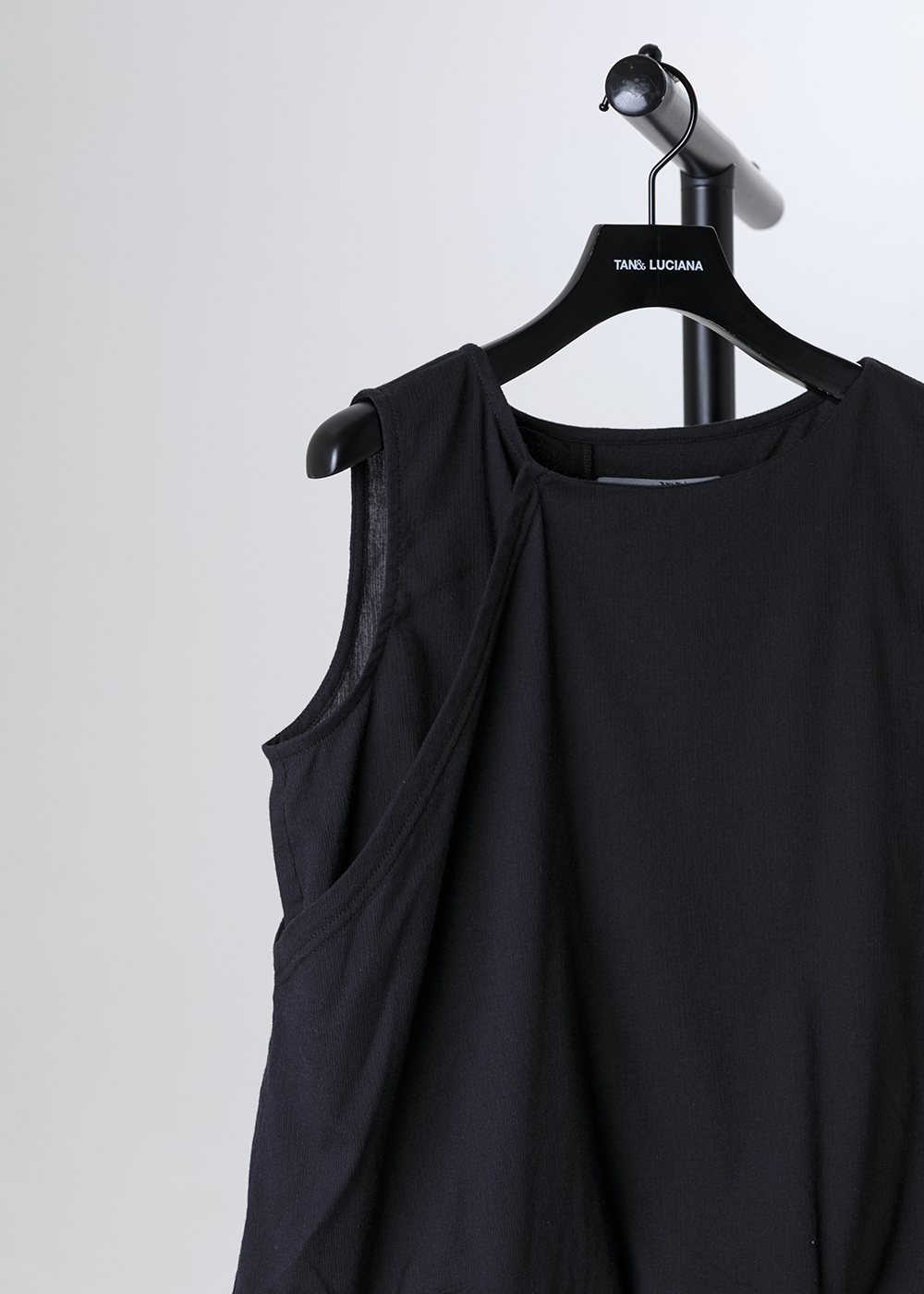 清序不對稱剪裁無袖上衣