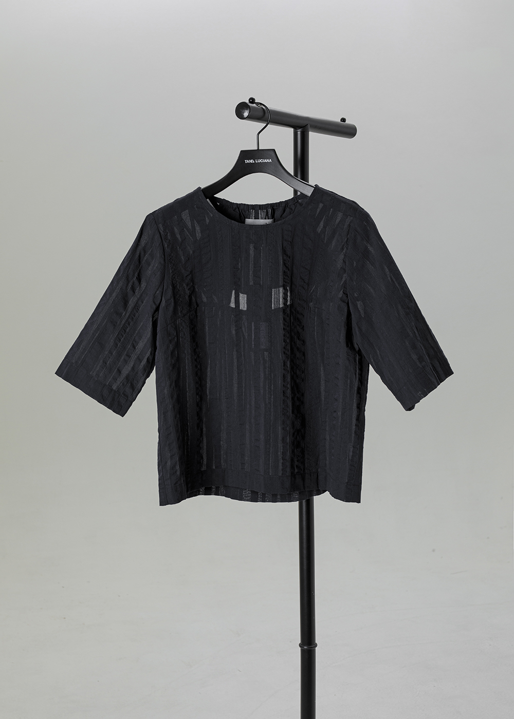 Three-quarter sleeve top