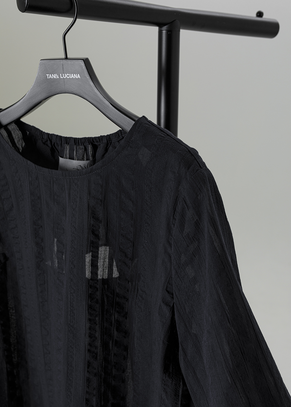 Three-quarter sleeve top