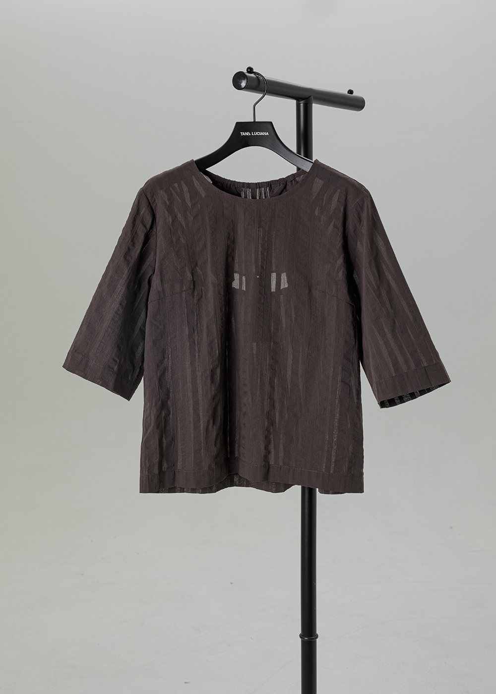 Three-quarter sleeve top