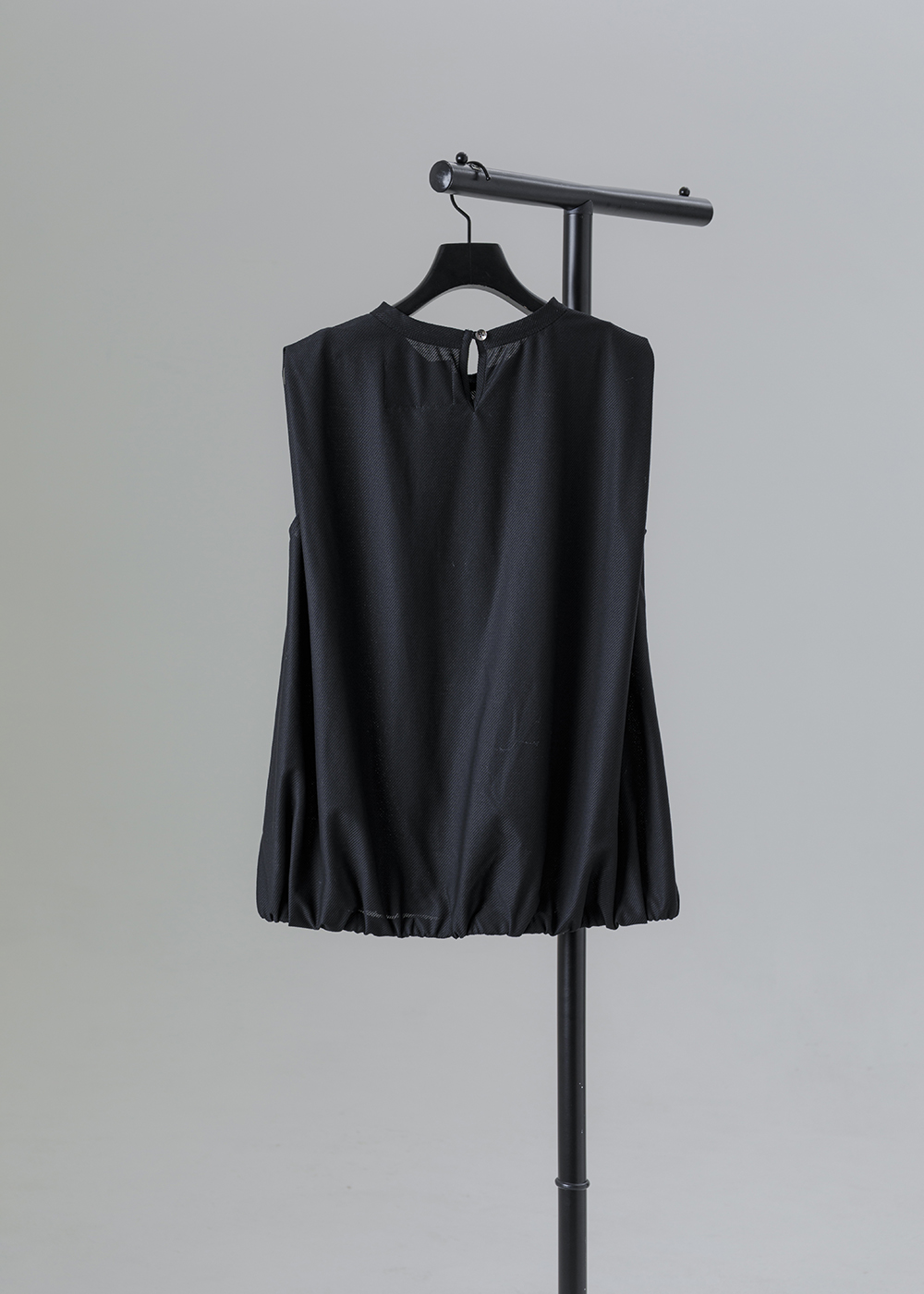  | 紋理行進 | 凝序極簡立面無袖上衣