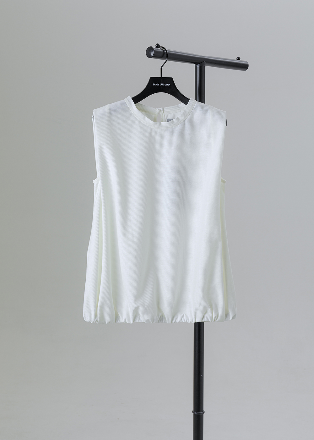  | 紋理行進 | 凝序極簡立面無袖上衣