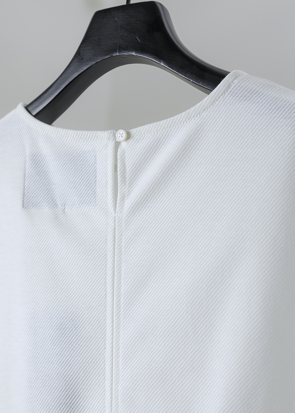  | 紋理行進 |靜構層次剪裁無袖上衣