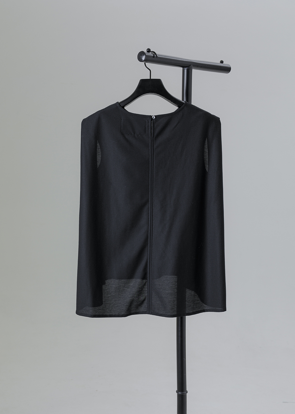  | 紋理行進 |靜構層次剪裁無袖上衣