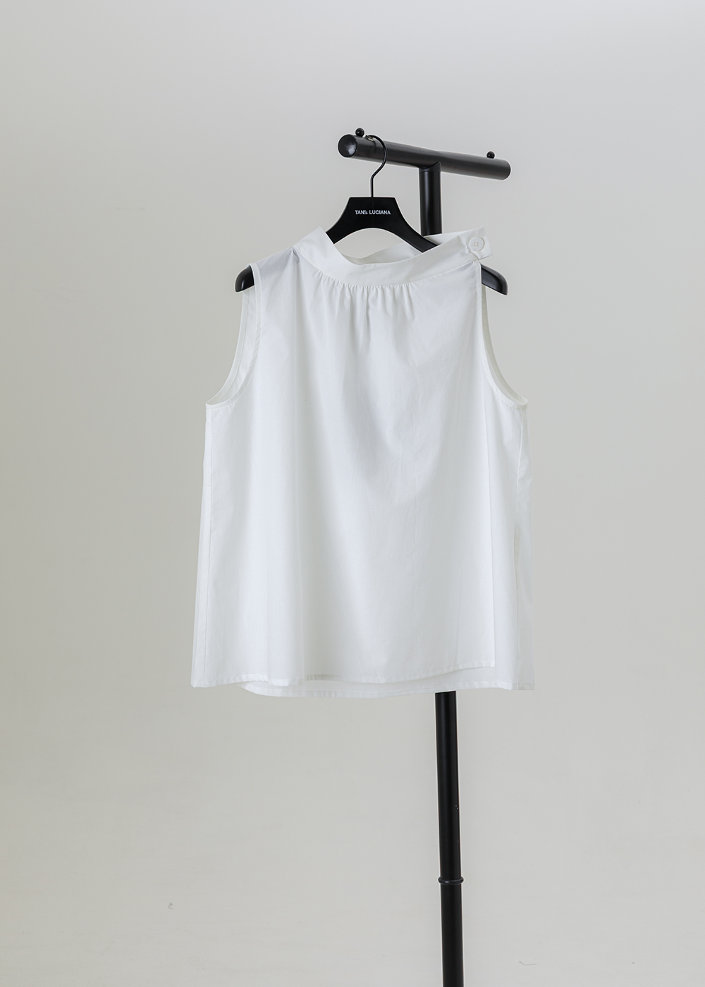 緩域立領側釦無袖上衣