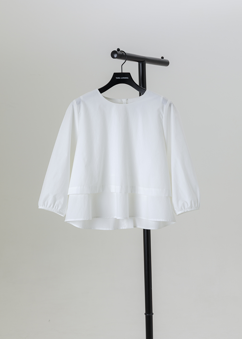 層幕分層剪接六分袖上衣