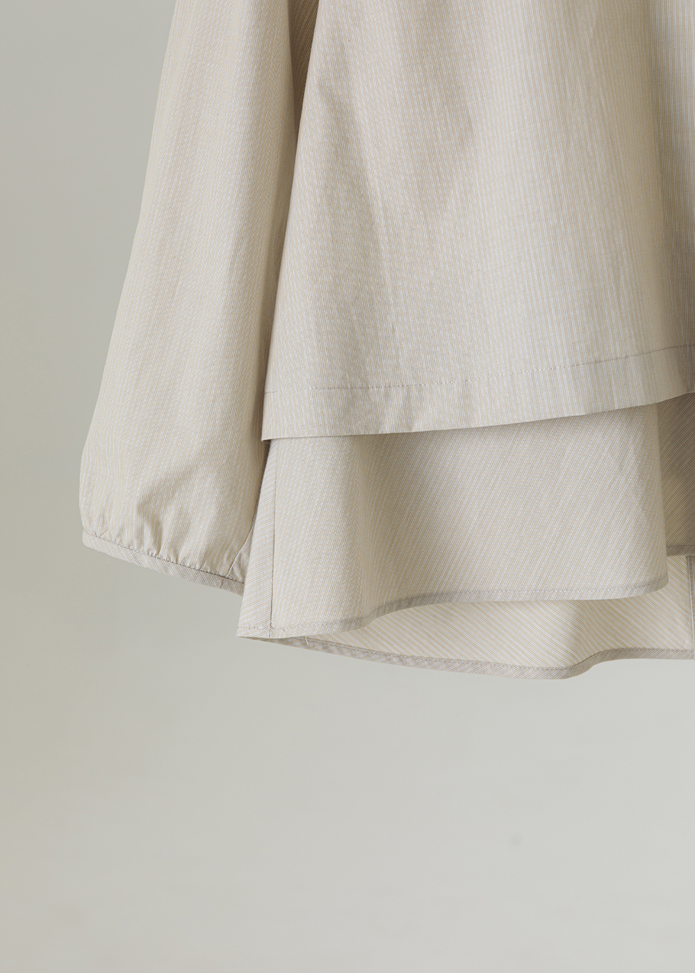 層幕分層剪接六分袖上衣