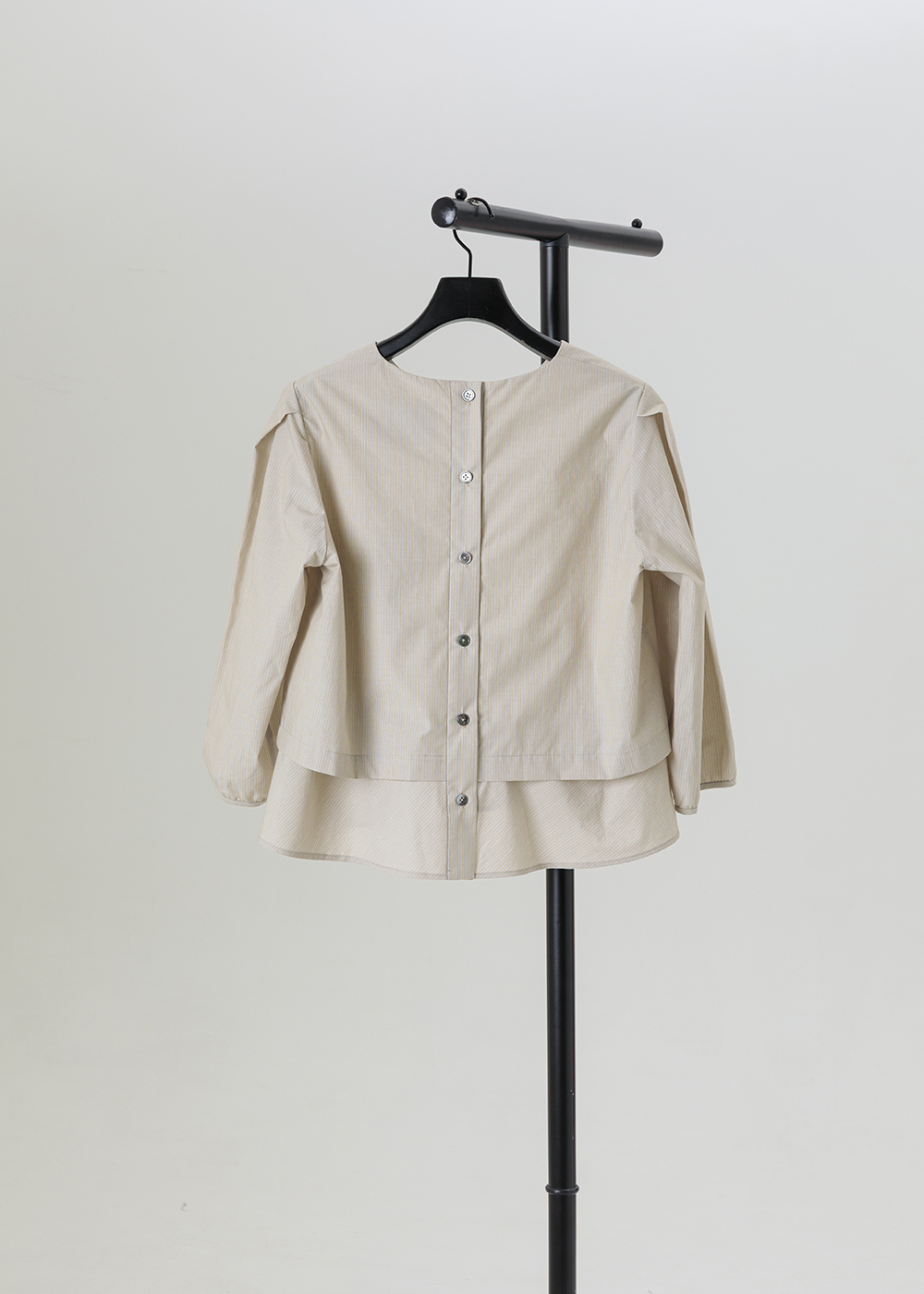 層幕分層剪接六分袖上衣